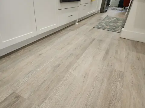 Kitchen cabinets with light oak LVP flooring